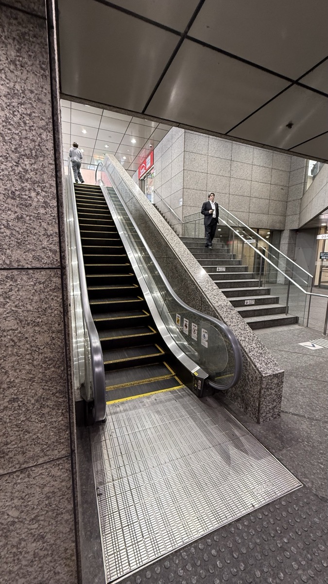 西新宿駅1番出口